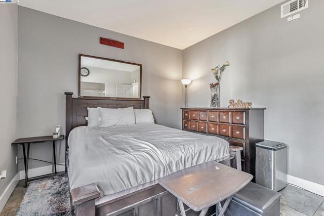 639 Eaker Ct, Antioch CA: https://media.crmls.org/mediaz/4955d8e8-e7e8-4997-bf16-06d049095f28.jpg
