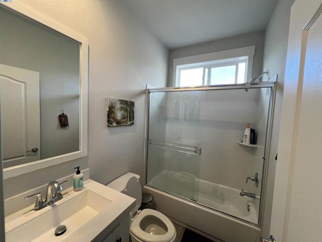 1515 N Milpitas Blvd, Milpitas CA: https://media.crmls.org/mediaz/49568d1e-a2b6-4d83-95d2-2e6bbf97a01c.jpg