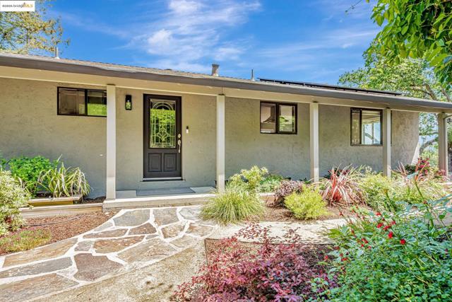 3336 Oak Ct, Lafayette CA: https://media.crmls.org/mediaz/4957179e-fa5d-45b1-87dc-cc3f28e539df.jpg