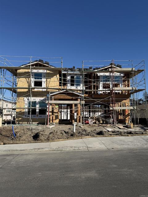 Detail Gallery Image 2 of 4 For 8513 Marrokal Ln, Santee,  CA 92071 - 5 Beds | 3 Baths