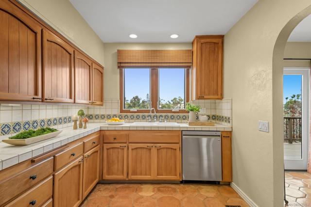 4576 44th Street, San Diego CA: https://media.crmls.org/mediaz/49579ce6-3871-4996-a92c-264e0c519054.jpg