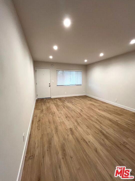11680 W OHIO Avenue, Los Angeles CA: https://media.crmls.org/mediaz/49585e05-94bc-4053-a622-a9e5704f634e.jpg