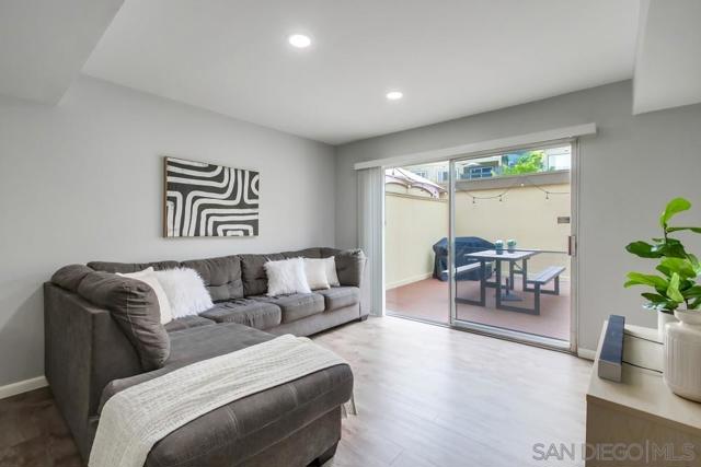 10565 Caminito Basswood, San Diego CA: https://media.crmls.org/mediaz/4958da52-8f6f-4507-b86c-3830995bfb6f.jpg