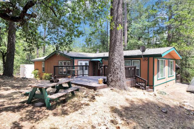 13567 Raccoon Mountain Rd, Grass Valley CA: https://media.crmls.org/mediaz/495976e9-16e1-4545-8f74-09bb3411e3f4.jpg