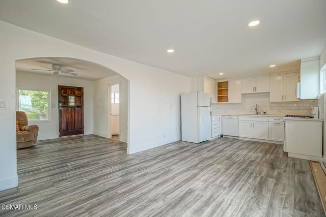 1520 W 107th Street, Los Angeles CA: https://media.crmls.org/mediaz/4959e2c1-258d-4a0c-8cce-c1dd1c6d0b1e.jpg