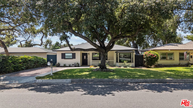 746 Valley View Avenue, Monrovia CA: https://media.crmls.org/mediaz/4959e84f-2063-4c45-9a7f-1f8f806ac43b.jpg