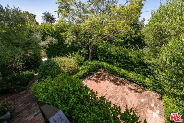 1539 Ensley Avenue, Los Angeles CA: https://media.crmls.org/mediaz/495a4653-3ad8-48bb-90f2-26b57facfae3.jpg