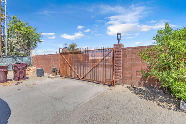 50351 Monroe Street, Indio CA: https://media.crmls.org/mediaz/495a9ffc-0627-464d-966f-ac5494ef92d6.jpg
