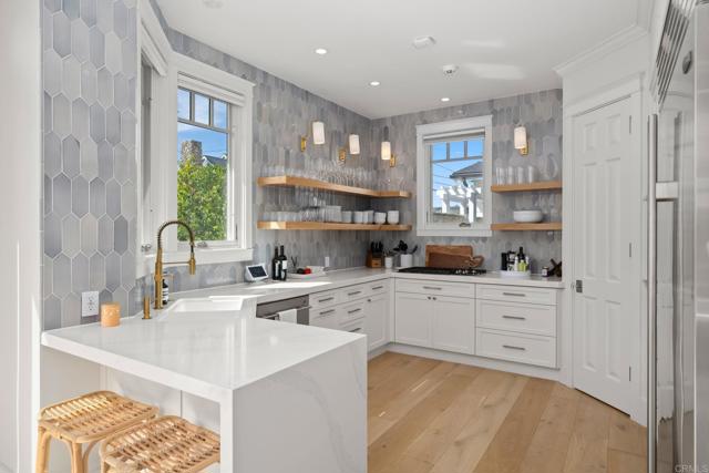 Detail Gallery Image 4 of 13 For 2211 Ocean Front, Del Mar,  CA 92014 - 4 Beds | 4/1 Baths