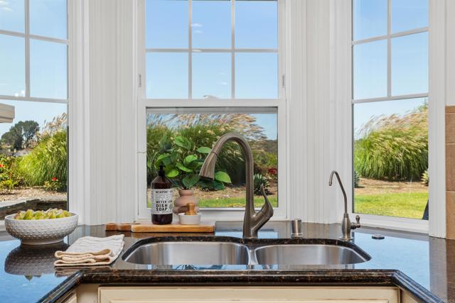 Detail Gallery Image 11 of 30 For 3664 Lorimer Ln, Encinitas,  CA 92024 - 5 Beds | 4 Baths