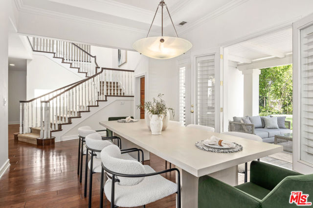 17400 Oak Creek Court, Encino CA: https://media.crmls.org/mediaz/495bcc37-c5df-4dc5-ade0-6a80d290a37d.jpg