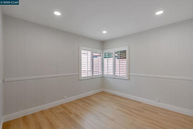 147 Covington St, Oakland CA: https://media.crmls.org/mediaz/495bdf4c-a928-44c9-8662-cc1b28329770.jpg