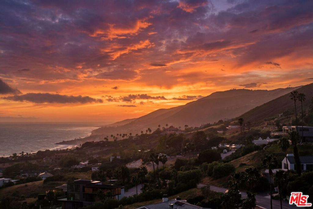 https://media.crmls.org/mediaz/495c734f-7668-4c04-9977-0303b03b3546.jpg?preset=X-Large