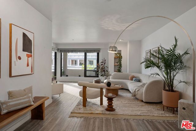 140 Ocean Park Boulevard, Santa Monica CA: https://media.crmls.org/mediaz/495cd455-b2a5-4aa7-a298-16d9a4c4b27f.jpg