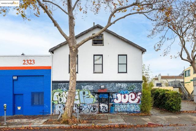 2331 San Pablo Ave, Berkeley CA: https://media.crmls.org/mediaz/495cd7c0-f24f-411f-9454-882e42af9ae9.jpg