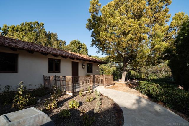 17535 Los Morros, Rancho Santa Fe CA: https://media.crmls.org/mediaz/495cd8b6-03e0-48d6-8746-0651dc115adf.jpg