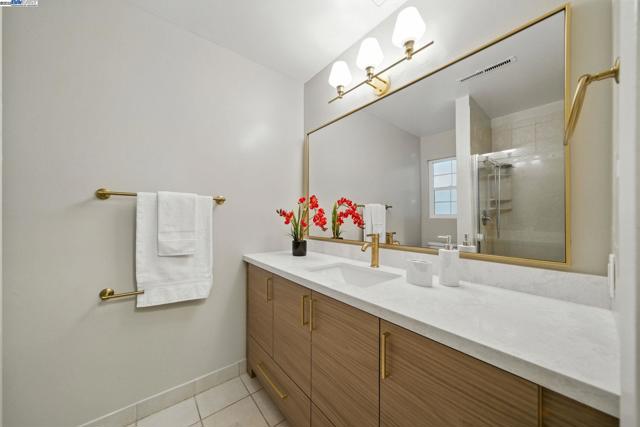 420 Camden Rd, Alameda CA: https://media.crmls.org/mediaz/495d11b2-334e-443d-909c-84e9aeda183d.jpg