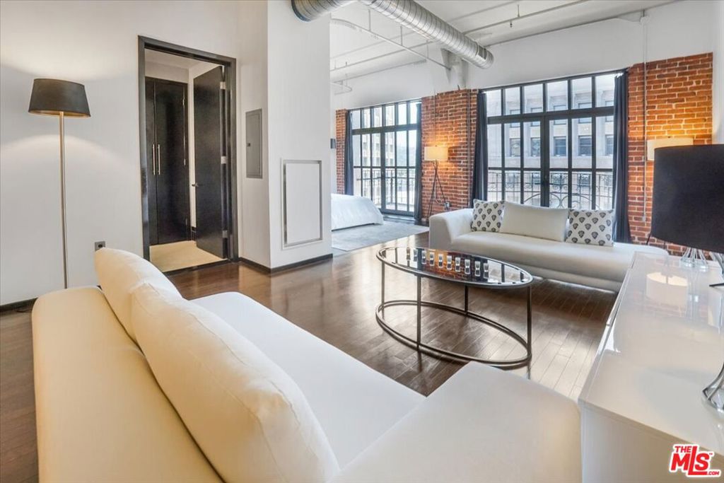 1645 N Vine Street #905