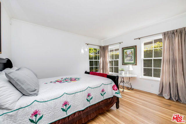13109 Valley Vista Boulevard, Studio City CA: https://media.crmls.org/mediaz/495e6fa3-f4f6-44b0-89d3-17c8bea78d4b.jpg