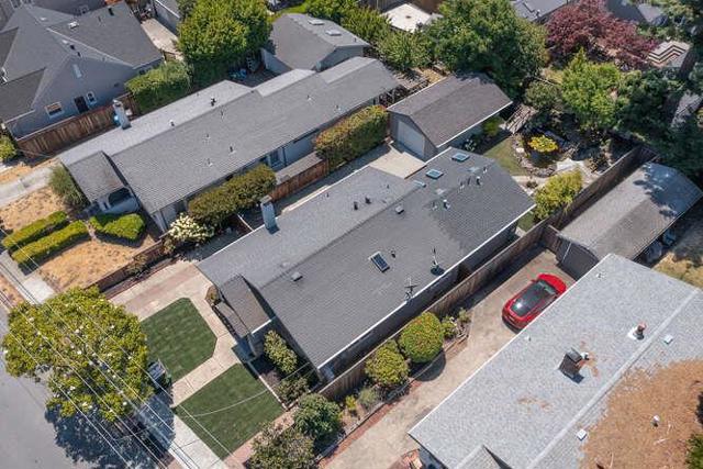 833 Linden Avenue, Burlingame CA: https://media.crmls.org/mediaz/495e8d1f-77e8-4fd2-98b1-51d76a6b6ca9.jpg