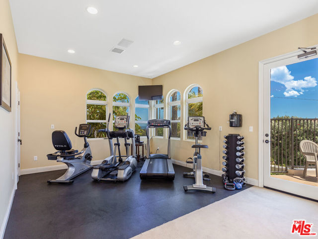 23949 De Ville Way, Malibu CA: https://media.crmls.org/mediaz/495fb835-0185-4d12-89d7-40944fa00b60.jpg
