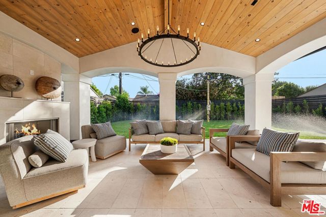 3267 Colby Avenue, Los Angeles CA: https://media.crmls.org/mediaz/4960235c-9e66-4755-8aba-5cad33f8ba07.jpg