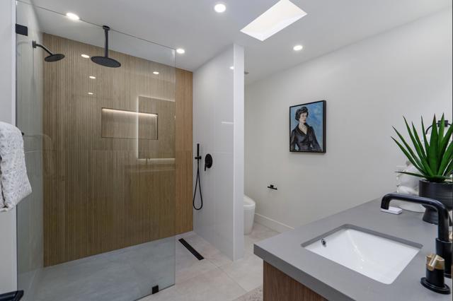 139 Desert Lakes Drive, Palm Springs CA: https://media.crmls.org/mediaz/4960c90d-874e-4b8b-9851-28760e6d0ae1.jpg