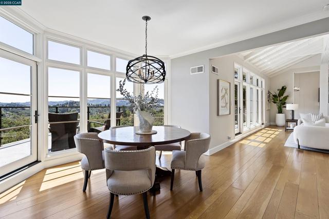 24 La Campana Rd, Orinda CA: https://media.crmls.org/mediaz/49615f1c-8ca4-40be-add3-408af3d6a7ec.jpg
