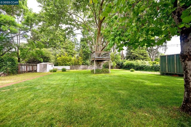 Image 21 of 43 For 412 Beatrice Rd