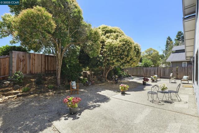 169 Castleton Court, San Ramon CA: https://media.crmls.org/mediaz/4962d381-30ac-4f61-8eb7-d24dd258d83e.jpg