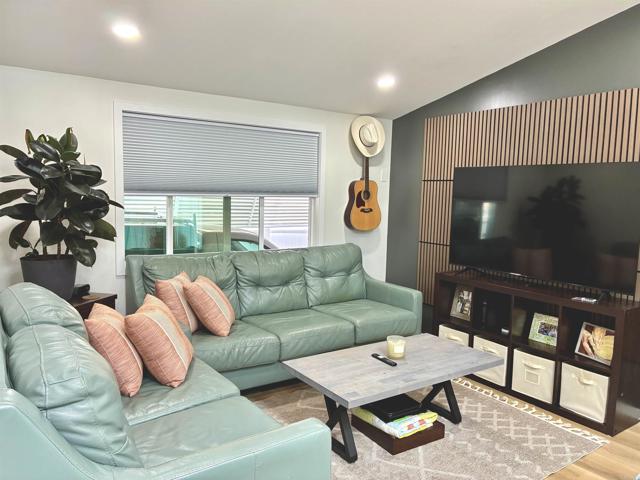 Detail Gallery Image 3 of 20 For 4660 N River Rd #136,  Oceanside,  CA 92057 - 3 Beds | 3 Baths