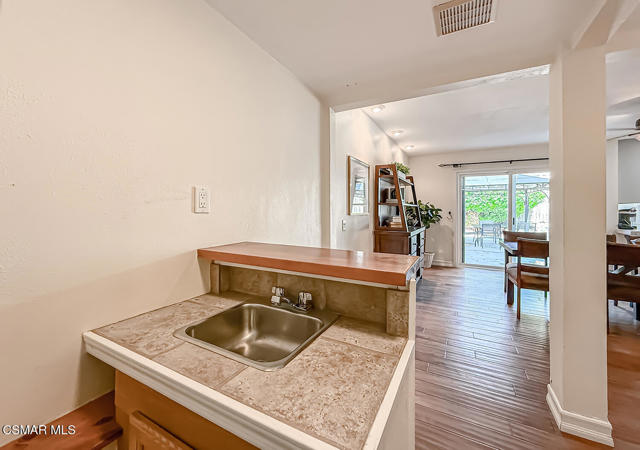 2514 Glenhurst Court, Simi Valley CA: https://media.crmls.org/mediaz/49633cba-0905-4ce8-84ce-6321f13778a0.jpg