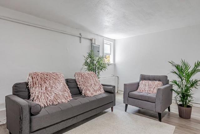 604 Key Boulevard, Richmond CA: https://media.crmls.org/mediaz/4963b22f-5dd4-4662-b654-bf73b1bf4e32.jpg