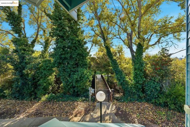 316 Dursey DR, Pinole CA: https://media.crmls.org/mediaz/49641653-028a-4bc7-94cd-c8e0ac997d47.jpg