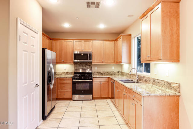 Detail Gallery Image 7 of 27 For 636 Ibiza Ln, Oxnard,  CA 93035 - 3 Beds | 2/1 Baths