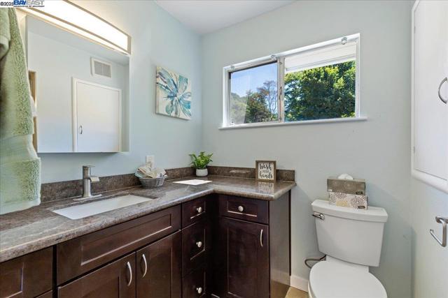 30261 Palomares Rd, Castro Valley CA: https://media.crmls.org/mediaz/4964403a-cf98-4aba-b9c4-631ff7a45085.jpg