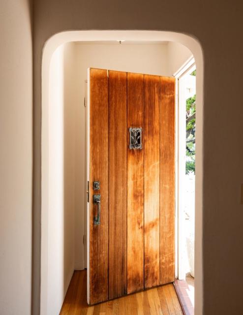 61 Sylvian Way, Los Altos CA: https://media.crmls.org/mediaz/49647650-498b-4c00-aeeb-819617adf304.jpg