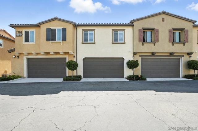 1795 Saltaire Pl Unit 27, San Diego CA: https://media.crmls.org/mediaz/49647bee-72f5-49c2-a066-7a0c03509e5d.jpg