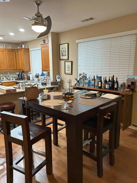 1279 Eucalyptus Dr, Vallejo CA: https://media.crmls.org/mediaz/496524b5-2c39-4011-aec1-eb4774935faa.jpg