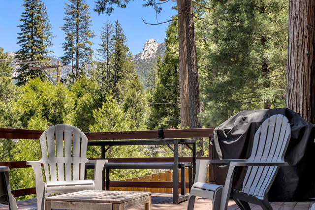 54385 S S. Circle Drive, Idyllwild CA: https://media.crmls.org/mediaz/49656f18-54bc-4946-82d8-7448f4a4f8a4.jpg