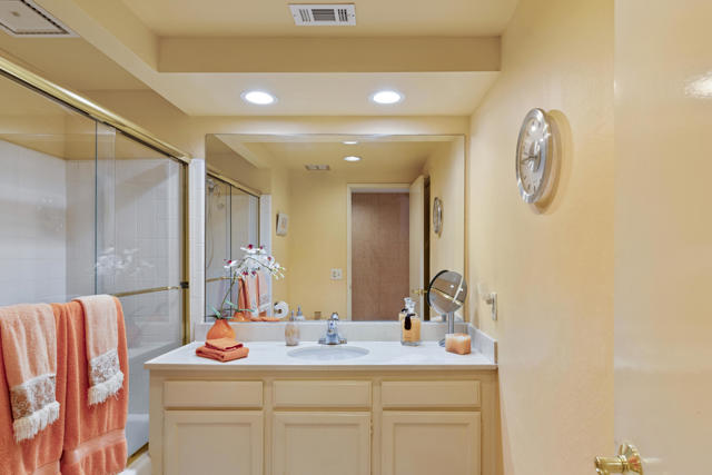 51 Sunrise Drive, Rancho Mirage CA: https://media.crmls.org/mediaz/4965926a-da17-490e-9109-f9fa7d70f575.jpg