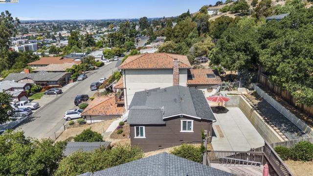 25910 Westview Way, Hayward CA: https://media.crmls.org/mediaz/4966114c-b453-43d6-a2cc-5b1b849c4ea3.jpg