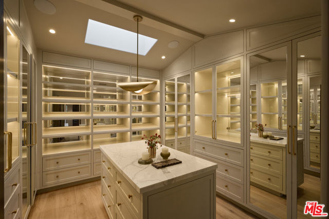 624 N Arden Drive, Beverly Hills CA: https://media.crmls.org/mediaz/496674ec-37b3-4fd9-91d4-5247d8099f4e.jpg