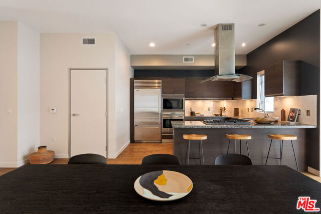 3119 Via Dolce, Marina del Rey CA: https://media.crmls.org/mediaz/4966a5a9-8703-4bee-96c9-9f3936d1350b.jpg