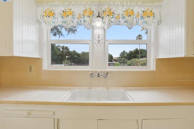 11768 Main St, Sunol CA: https://media.crmls.org/mediaz/4966aa58-1d0f-4c94-ba63-d48c6c196c5c.jpg