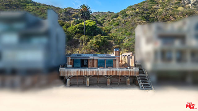 20762 Pacific Coast Highway, Malibu CA: https://media.crmls.org/mediaz/4966af42-df43-4325-9b53-f491beee2c7e.jpg