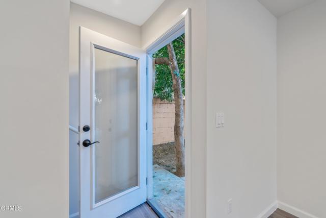 Detail Gallery Image 11 of 28 For 6625 Murietta Ave, Valley Glen,  CA 91405 - 3 Beds | 2/1 Baths