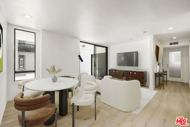 906 N Doheny Drive, West Hollywood CA: https://media.crmls.org/mediaz/49689c8a-3318-4878-9df6-9355d6da0d52.jpg