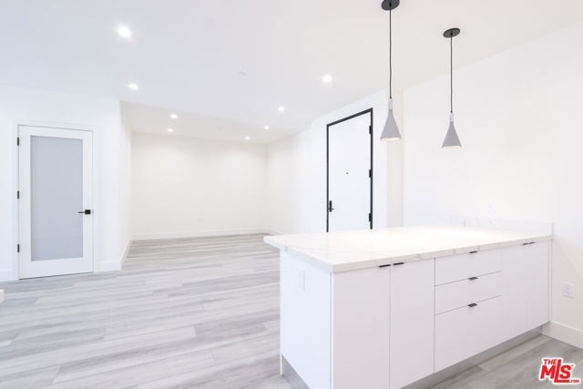 11800 Courtleigh Drive, Los Angeles CA: https://media.crmls.org/mediaz/4968bb64-9e30-4891-9203-a632abb95786.jpg