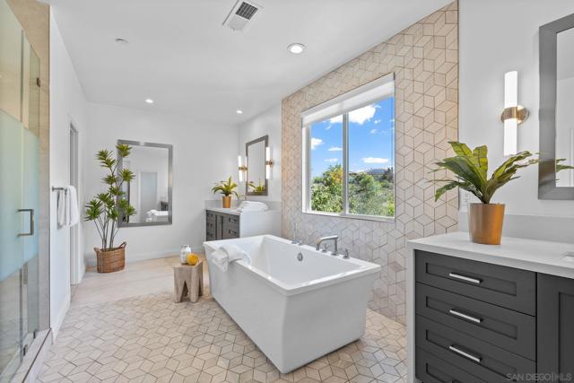 11577 Sweet Willow Way, San Diego CA: https://media.crmls.org/mediaz/4969a9e9-1a85-48fd-98f1-ff315224d98c.jpg